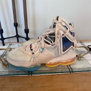 Nike LeBron 19 "Minneapolis Lakers" basketball sneakers